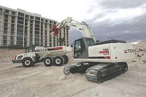 Excavator, 21.5 Ton (Terex TXC 225LC-1)