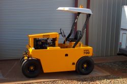 Basic 700 Traffic Roller, Ride-On 7-Wheel 1.5-3 Ton